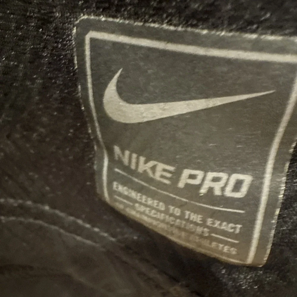NIKE PRO Shirt Men Medium Black Long Sleeve Fitted Training Activewear Running